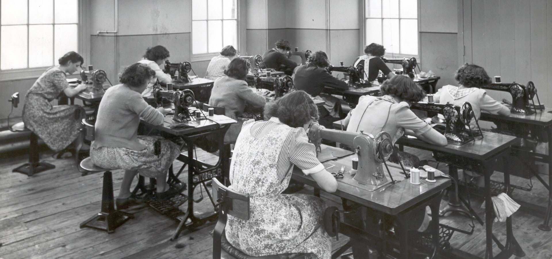 Derwent Mills Millers shoe manufacturing workers with foot tredle sewing machines (5)