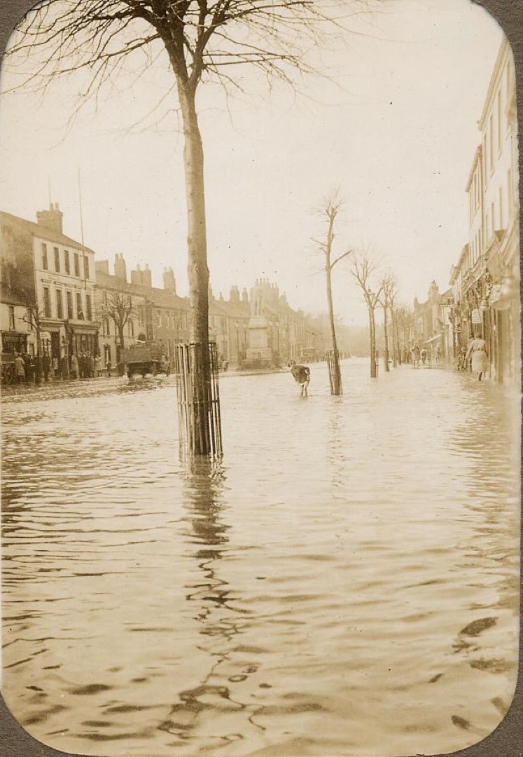 Main Street 51 now Fagans flood looking west floods in 1931 and 1932 p2
