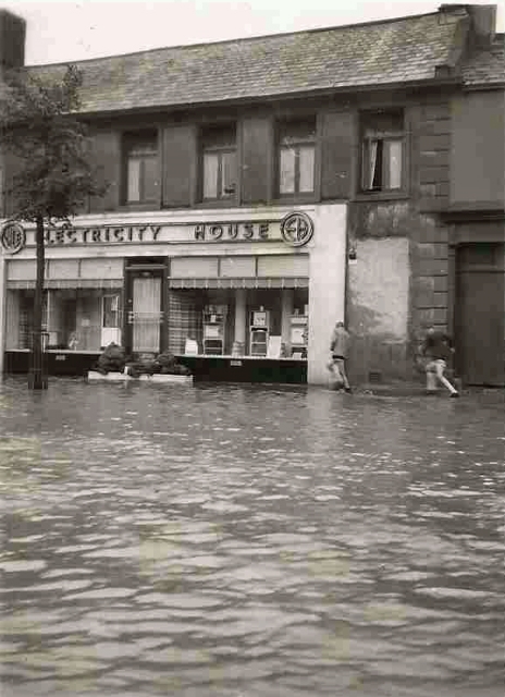 Main Street 55 Electricity House is now Fletcher Christian pub flood 1938